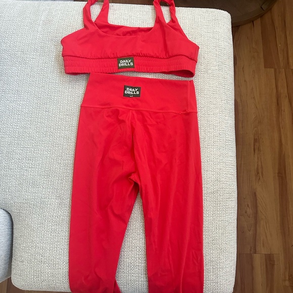Daily Drills Red Sports Bra and Leggings Set - Picture 3 of 3